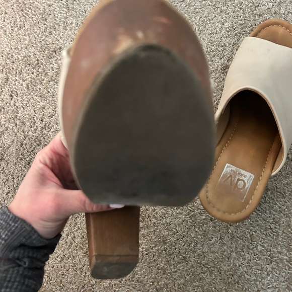 Dolce Vita Tan/Cream Platform Slides - Picture 5 of 5